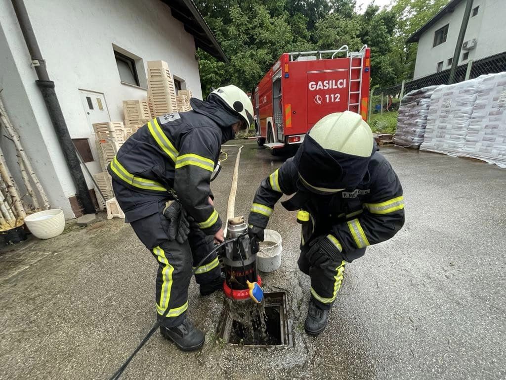 Današnje posredovanje brestaniških gasilcev (Fotografiji: PGD Brestanica)