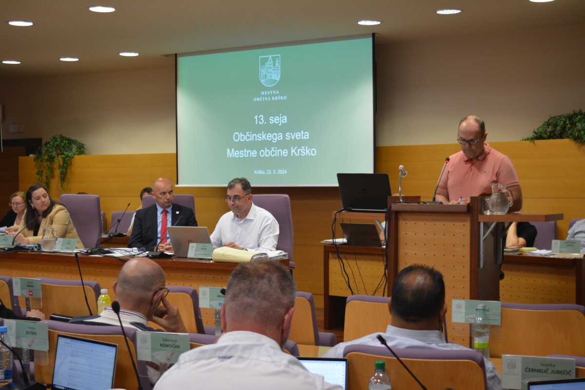 Svetniki so med drugim prisluhnili tudi predstavitvi poslovanja podjetja Rudar Senovo v letu 2023. 