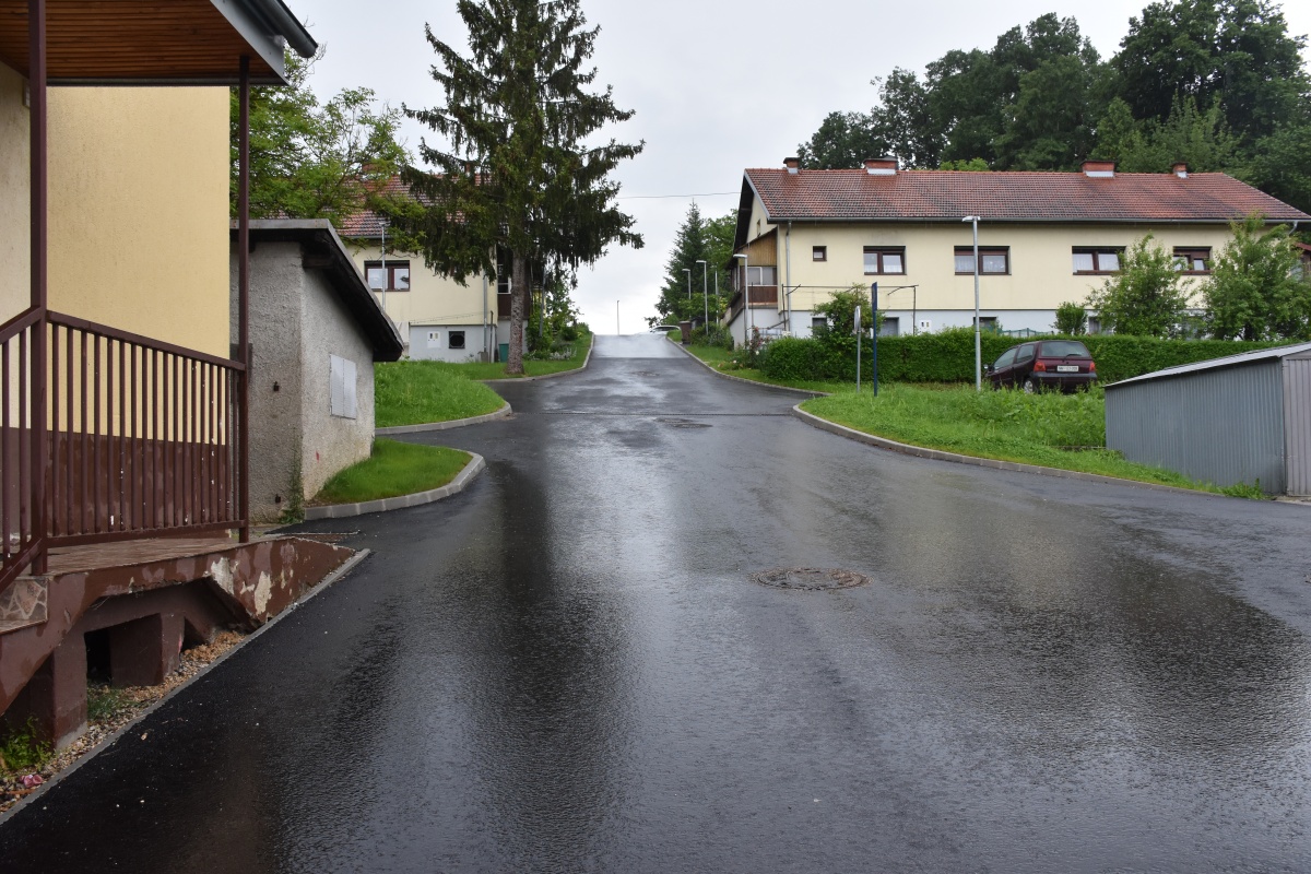 Obnovljena Delavska ulica na Senovem