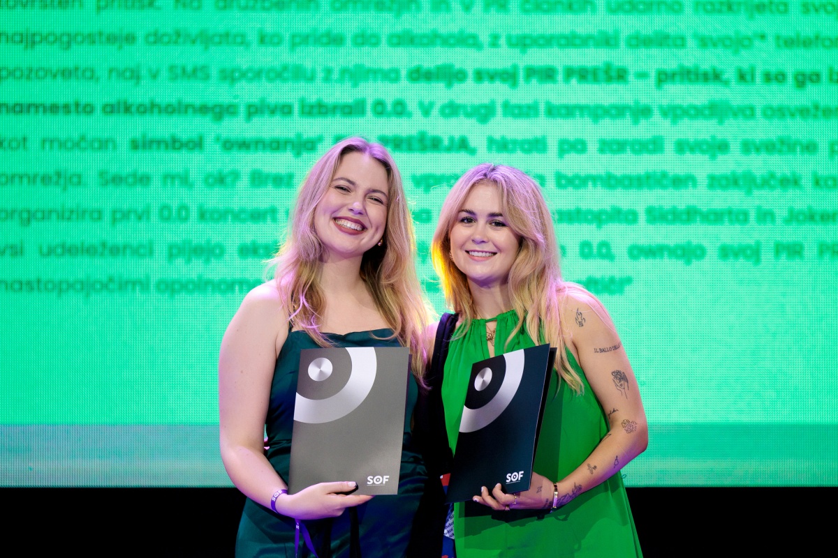 Ivona Repše in Lučka Fabijan iz novomeške agencije DROM agency, zmagovalki natečaja za Mlade kreativce (Foto: Žiga Intihar)