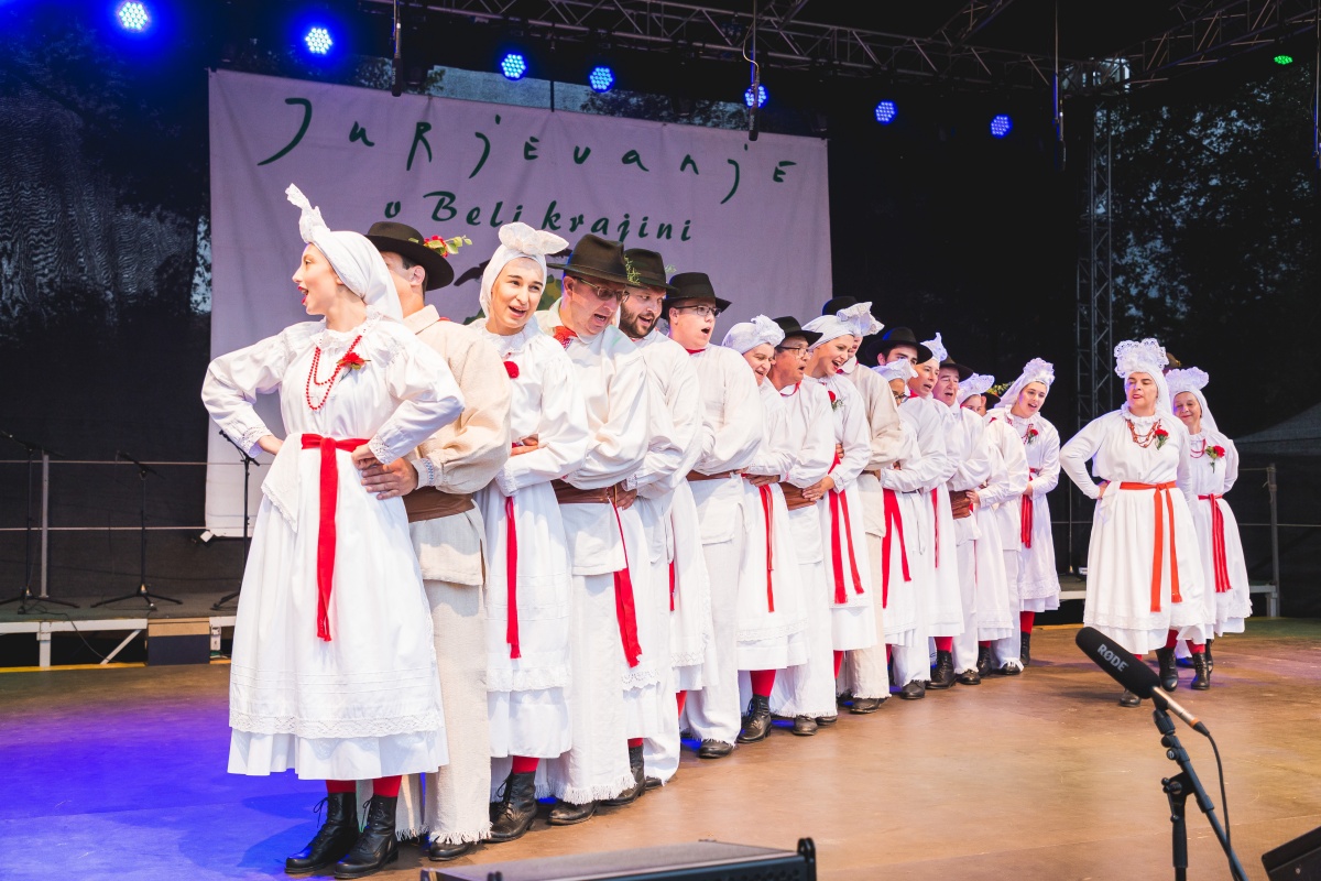 Metliška folklorna skupina Ivan Navratil (Foto: Uroš Raztresen)