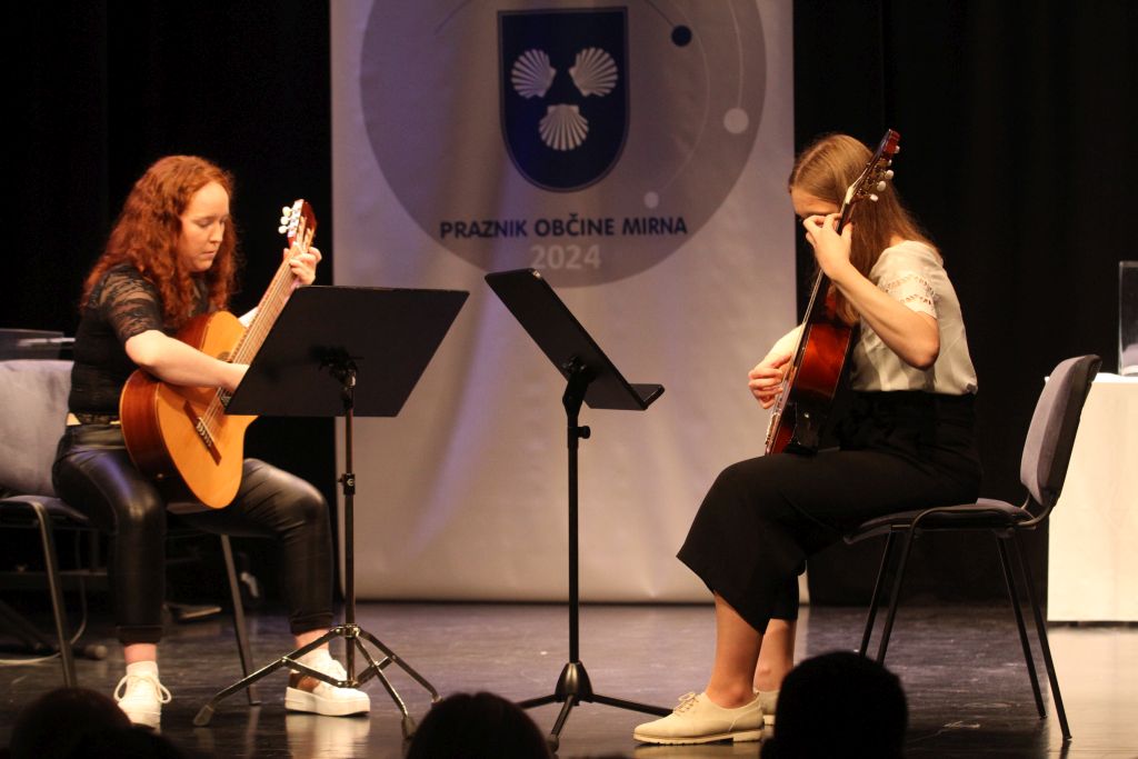 Učenci trebanjske glasbene šole so poskrbeli za bogat kulturni program prireditve.