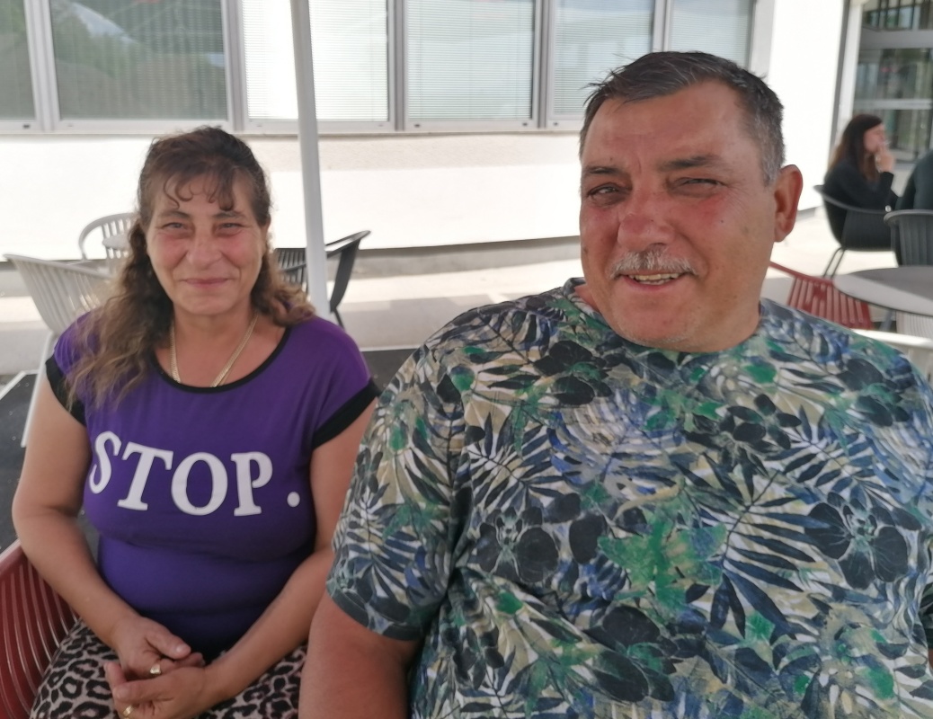 Zvezdana in Sandi Kovačič si želita s svojo družino čim prej zapustiti romsko naselje. (Foto: L. Markelj)