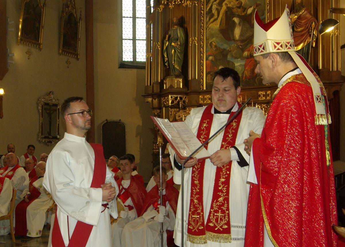 Mašniško posvečenje je opravil novomeški škof msgr. dr. Andrej Saje.