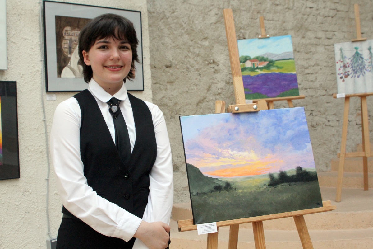 Emiliana Pogačnik Ajdič ob svoji nagrajeni sliki (Foto: I. V.)