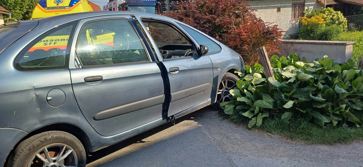 V Šentrupertu je 42-letnik s ceste zapeljal (o nesreči smo sicer že poročali) pod pezo alkohola. (Fotografije: PGD Šentrupert)