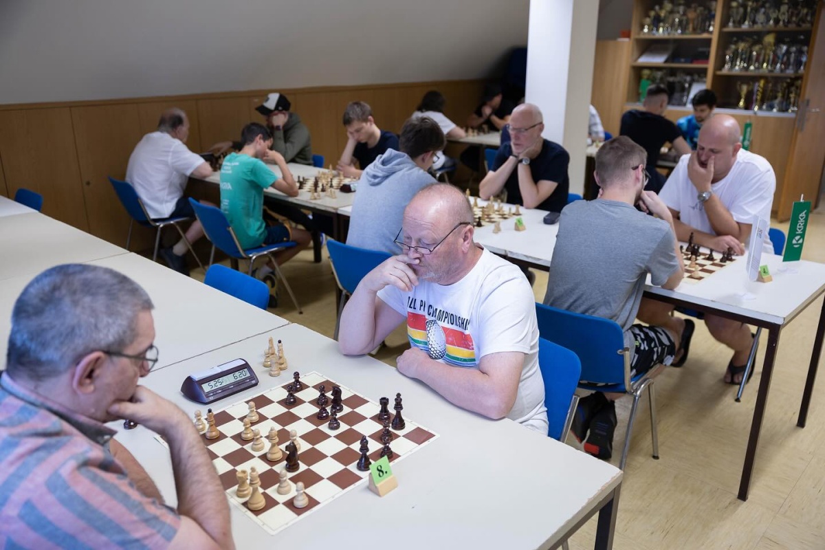 Novomeški šahisti so se na mednarodni dan šaha pridružili poskusu postavljanja Guinnessovega rekorda. (Foto: Luka Rifelj)