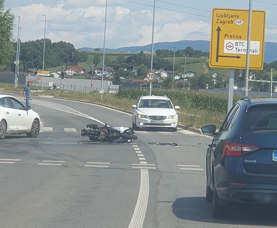 Včerajšnja nesreča motorista, o kateri smo s pričujočo fotografijo že poročali (Foto: FB PKD)
