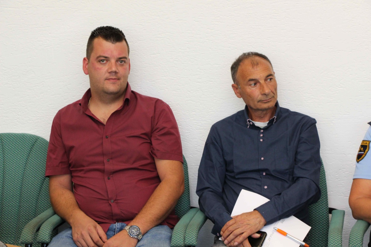 Z leve Janez Lopatec in predstavnik foruma romskih svetnikov Marjan Hudorovič