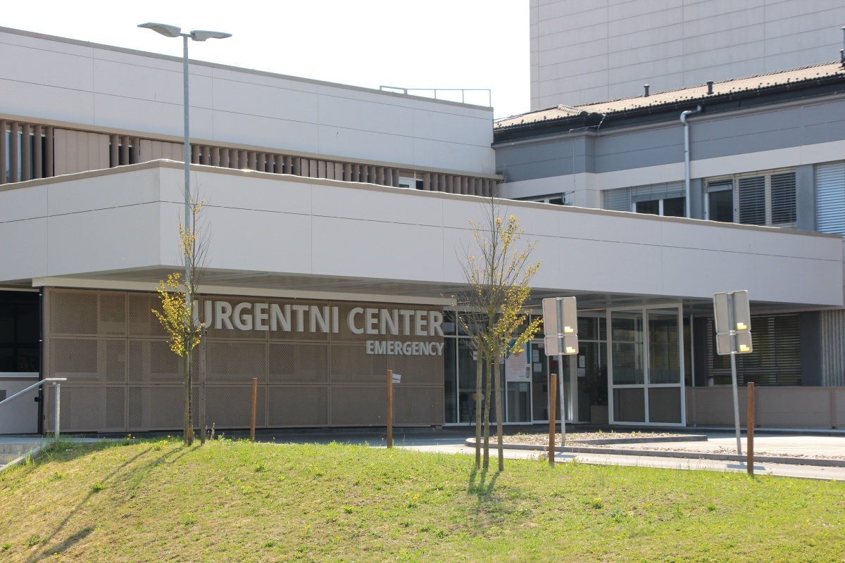 V novomeški bolnišnici pravijo, da se spoprijemajo z izzivi romske  populacije, še posebej sta izpostavljena Urgentni center in oddelek  pediatrije. (Foto: M. Ž., arhiv DL)
