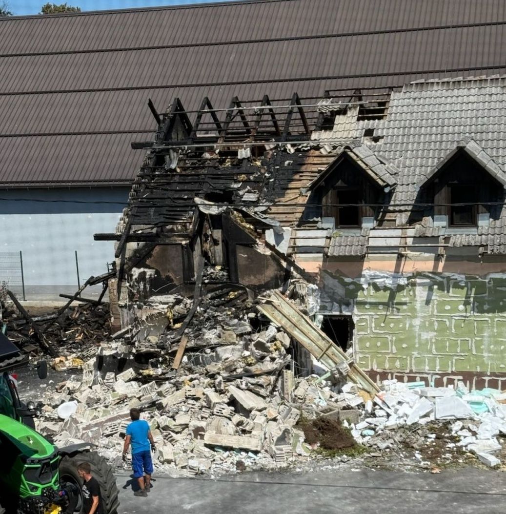 FOTO: Jeklenke s plinom letele po zraku, direktor opečen v bolnišnici