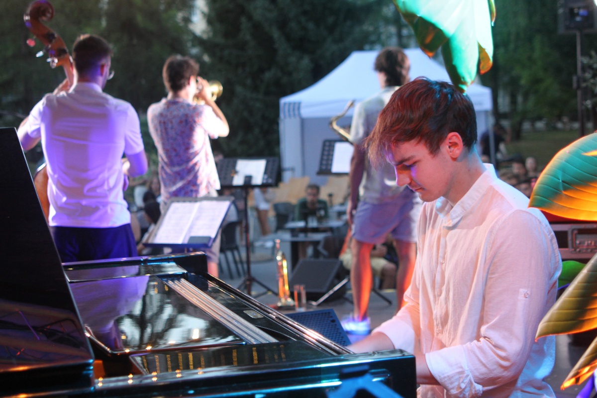 Letošnji festival jazzinty je odprla zasedba UL:AG Combo Band  jazzovskega oddelka ljubljanske Akademije za glasbo, ki so ga v  Ljubljani odprli lani. (Foto: I. Vidmar)