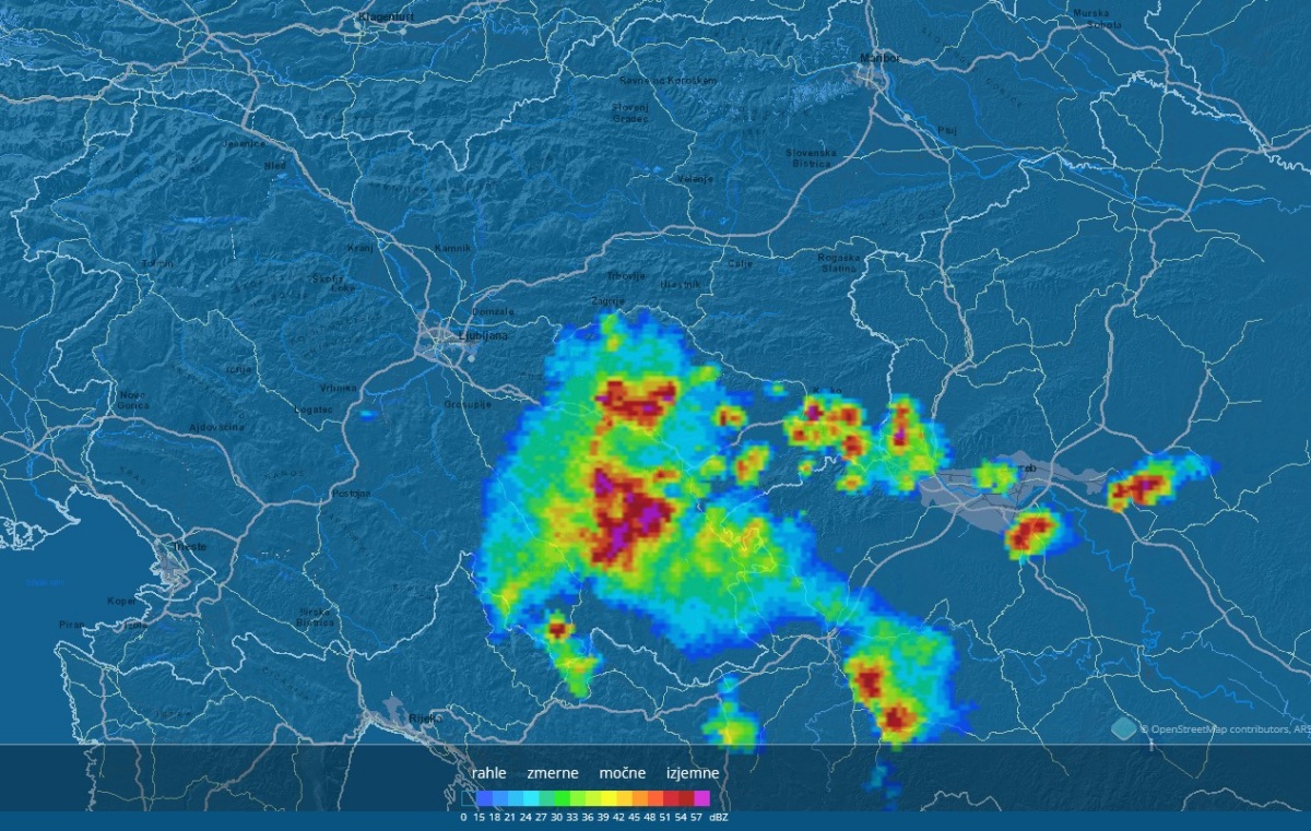 Prve nevihte na Dolenjsko in Belo krajino pred osmo zjutraj