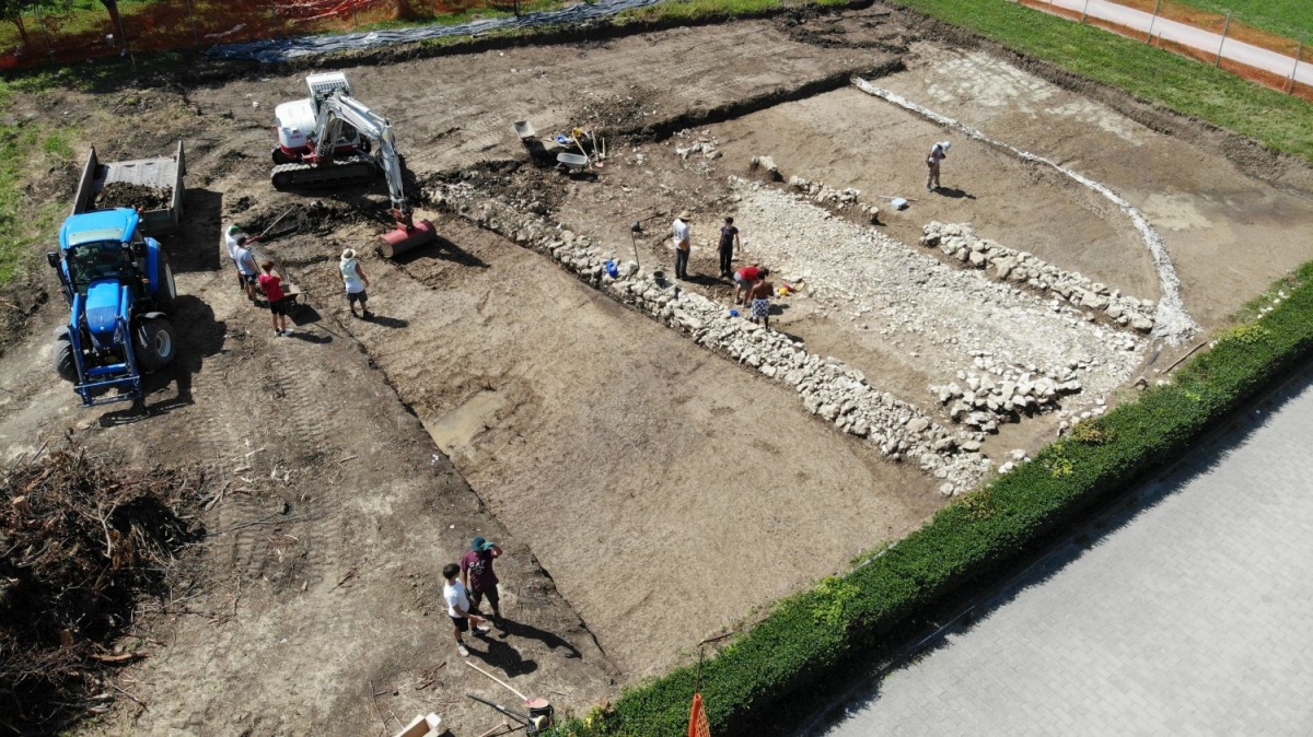 Arheološke raziskave potekajo na območju bodočega trgovskega centra.