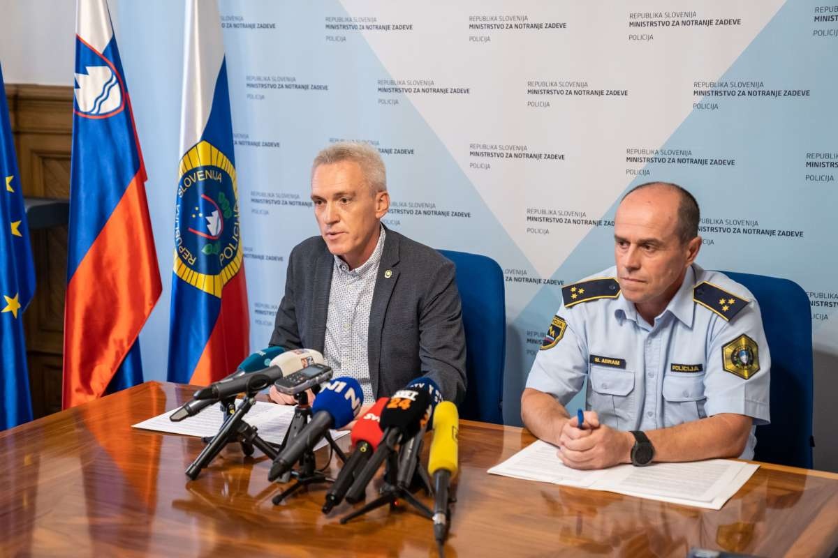 Delo policije sta predstavila Valter Zrinski, vodja oddelka za splošno kriminaliteto v Sektorju kriminalistične policije na PU Ljubljana; in Mario Abram, načelnik Policijske postaje Kočevje.(Foto: S. Švigelj)