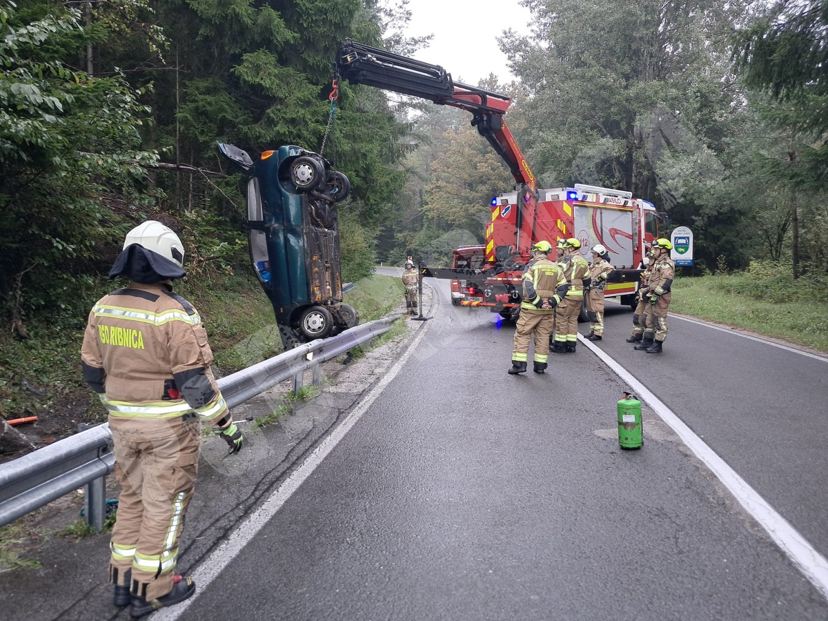 Današnja nesreča (Fotografiji: GE Ribnica)