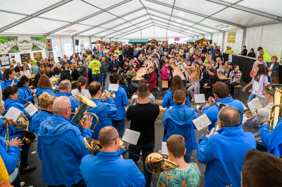 FOTO: Ko zmanjka štrudlja, veš, da je bil ŠtrudeljFEST uspešen 