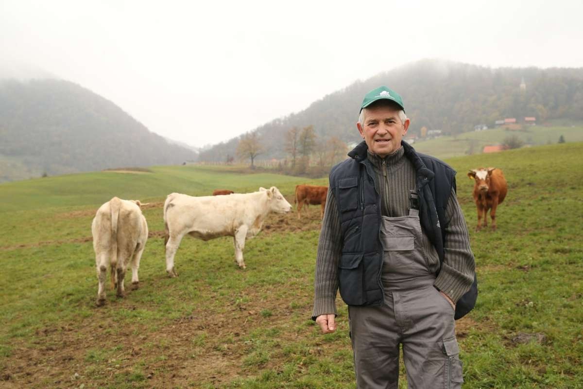 Roman Žveglič na svoji kmetiji v Stržišču pri Sevnici (Foto: P. Lavre)