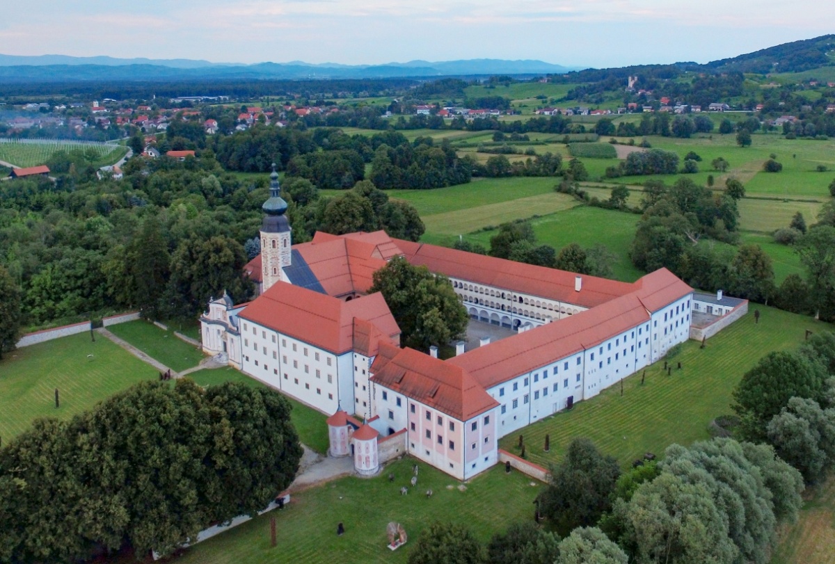 Nekdanji cistercijanski samostan v Kostanjevici na Krki (oto: arhiv GBJ)