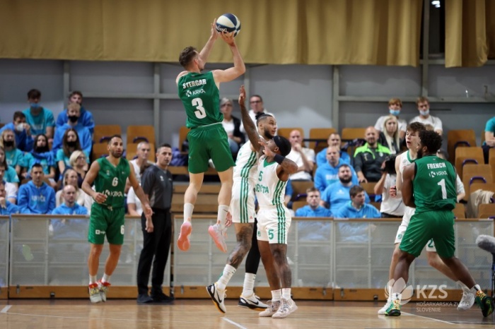 Med seboj sta se Krka in Cedevita Olimpija v superpokalu pomerili devetkrat, nazadnje leta 2021 v Hali Tivoli (na fotografiji), ko so bili z 78:71 boljši Ljubljančani. (Foto: arhiv; KZS)