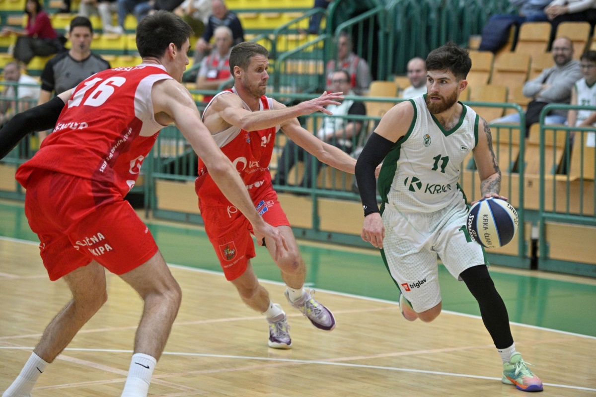 Novomeščani so premagali doslej neporaženi Šentjur s 96:61. (Foto: Drago Perko/KK Krka)