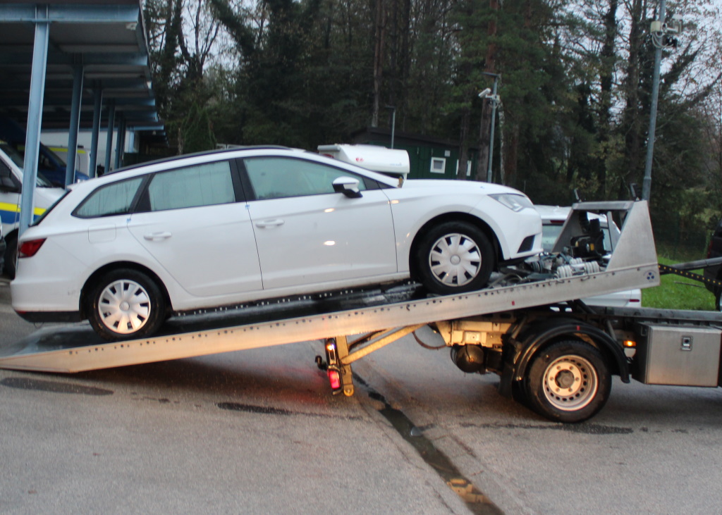 Zaseženi seat leon (Foto: PP Črnomelj)