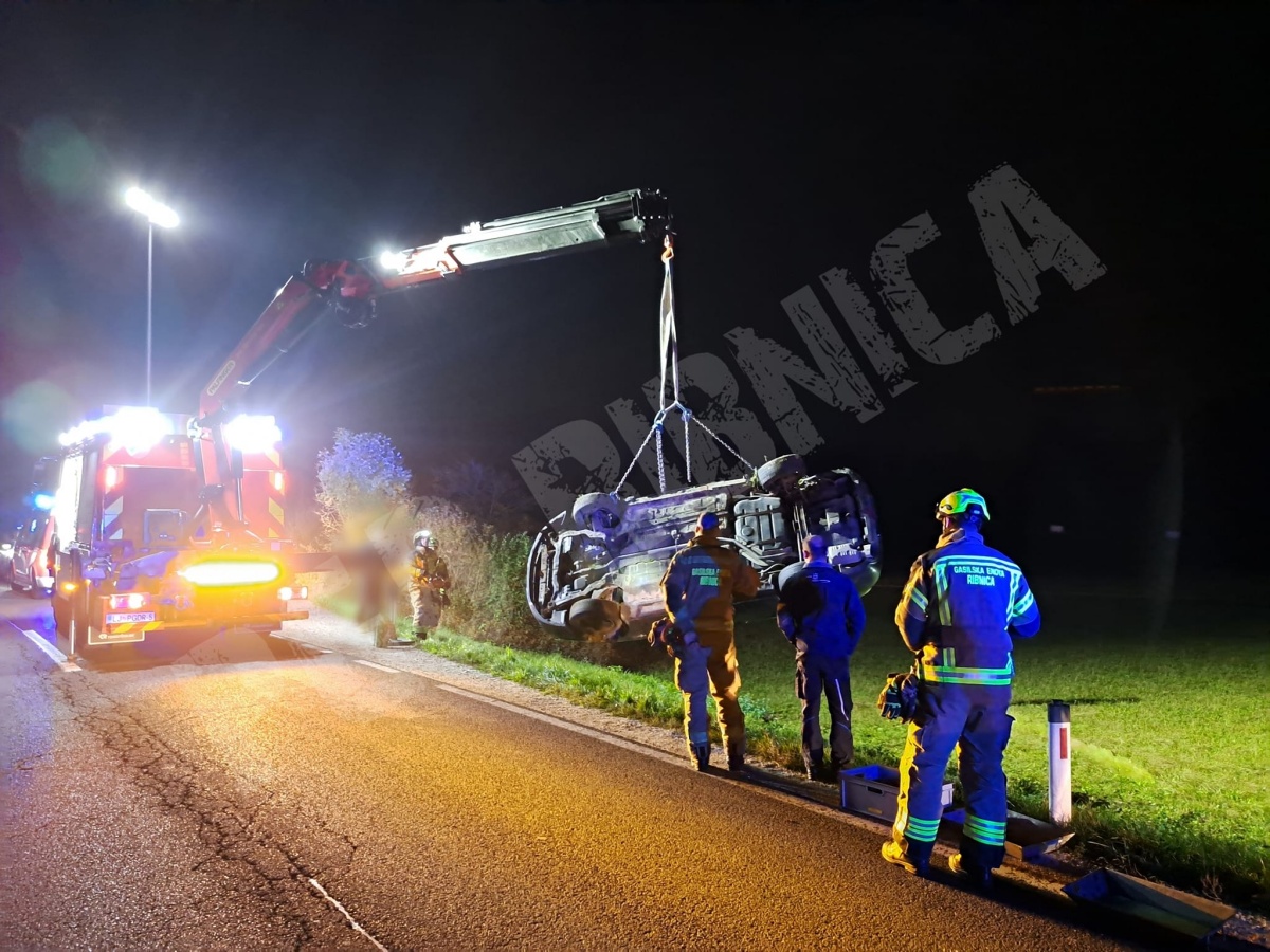 FOTO: Z njive dvignili avto, iz jaška pa mucka