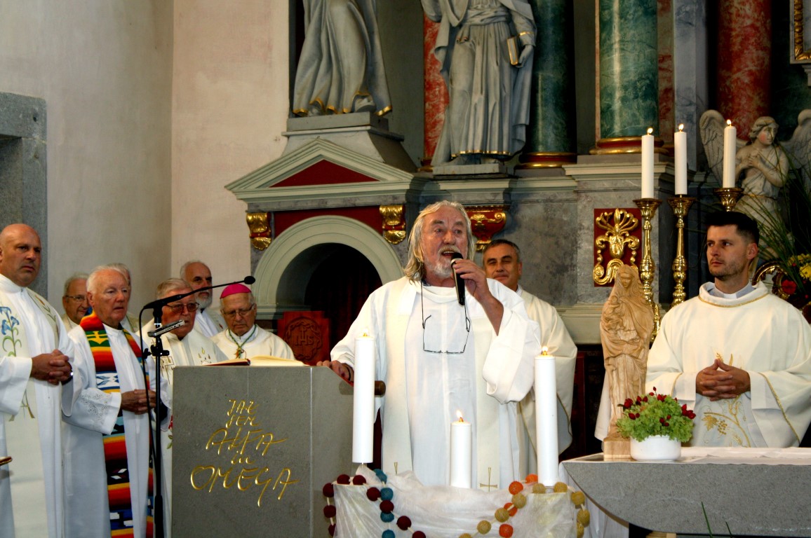 Gostitelj misijonskega praznovanja brusniški župnik Tone Kerin je velikodušno in prisrčno pozdravil vse zbrane.