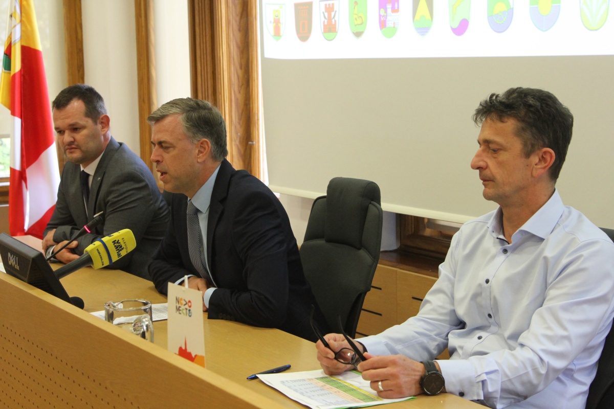 Projekt so včeraj predstavili direktor CERO-DBK Robert Novak, župan  Gregor Macedoni in direktor podjetja CEROD Albin Kregar. (Foto: I. V.)