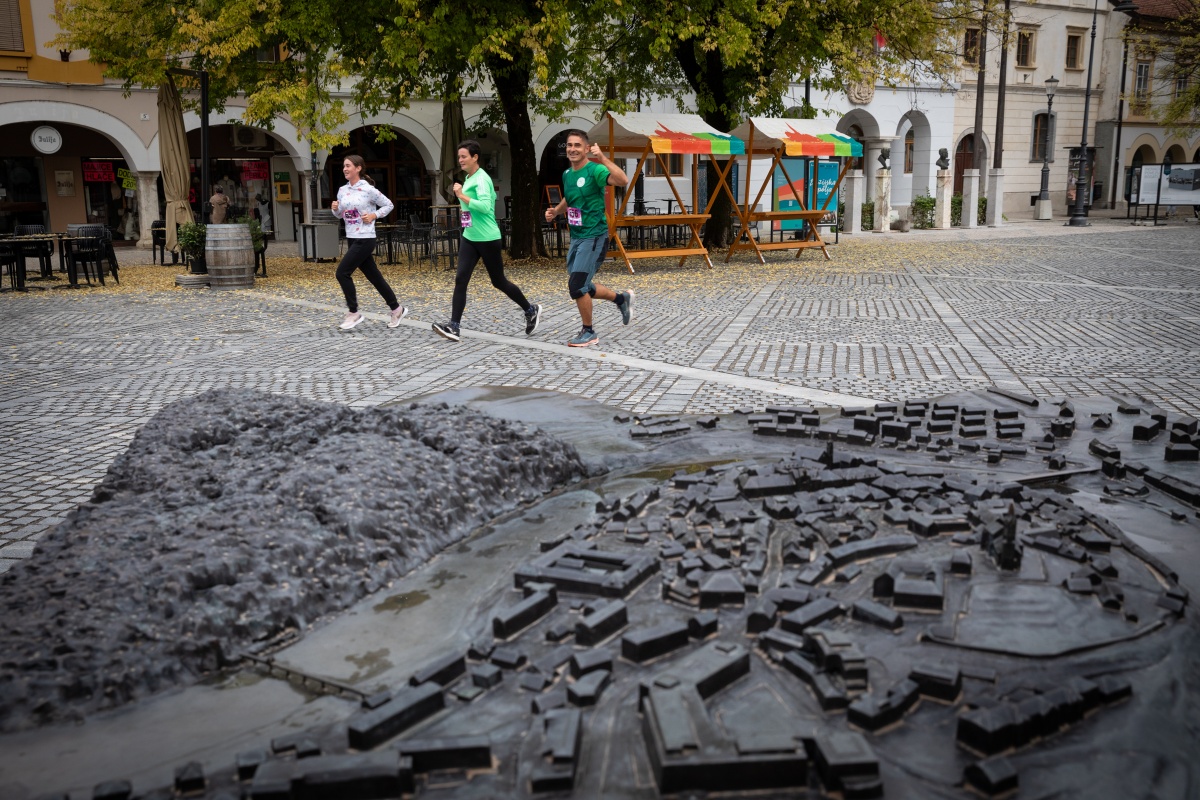 Novomeški polmaraton - danes osrednji teki