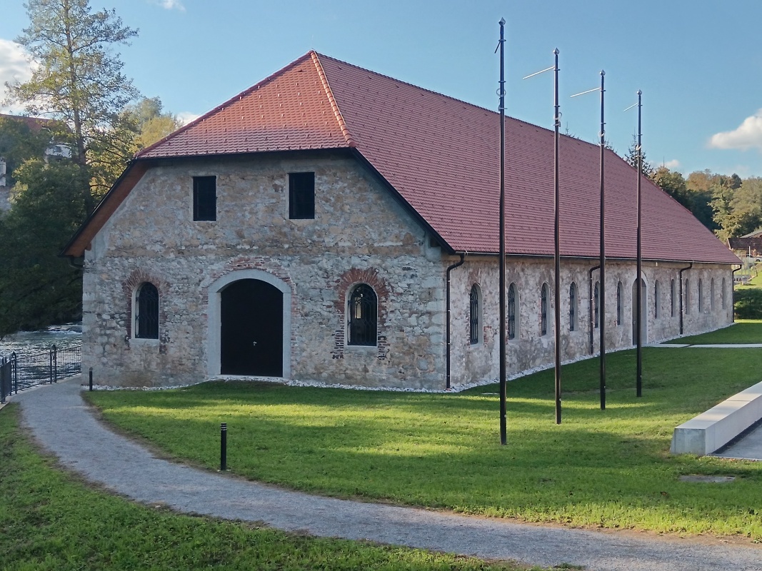 V objektu Lončarije (na fotografiji) bo na ogled interaktivna  predstavitev območja Natura 2000, s poudarkom na ogroženih živalskih in  rastlinskih vrstah ter naravnih vrednotah na reki Krki in vplivu človeka  na njihovo stanje. (Foto: M. Ž.)