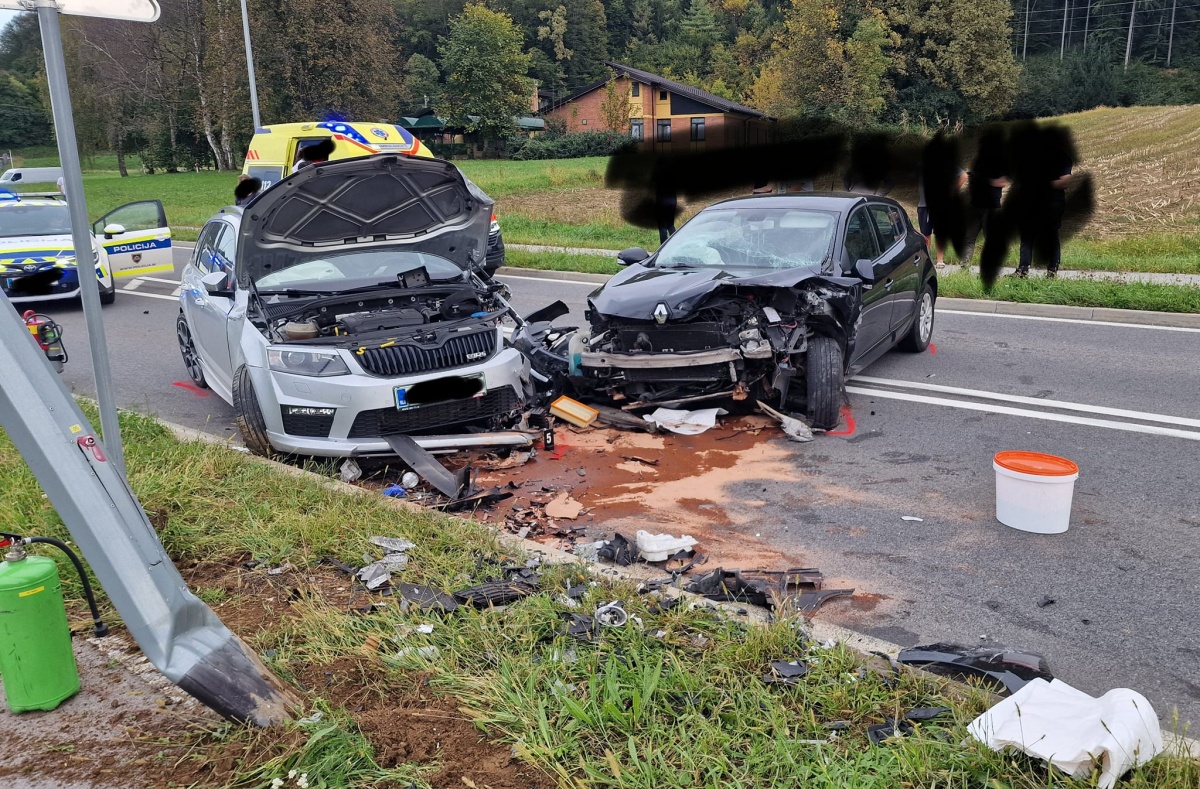 Tudi popoldne so trebanjski gasilci posredovali v prometni nesreči. (Foto: PGD Trebnje)