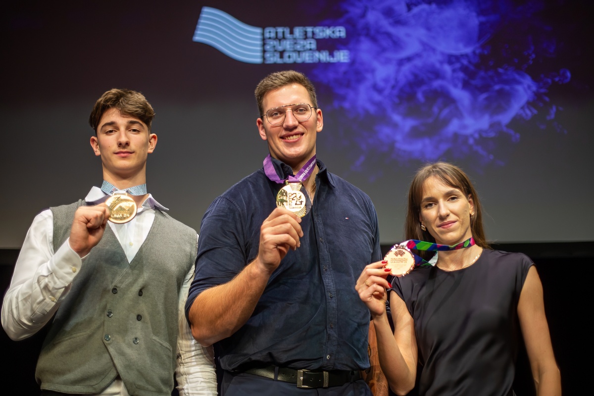 Letošnji dobitniki medalj z velikih atletskih tekmovanj: Tom Teršek, Kristjan Čeh in Lia Apostolovski