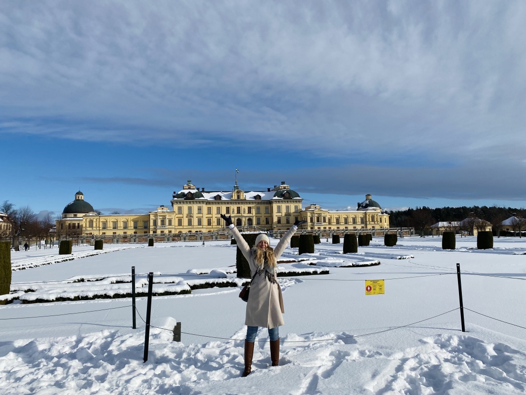 Pred palačo Drottningholms v Stockholmu