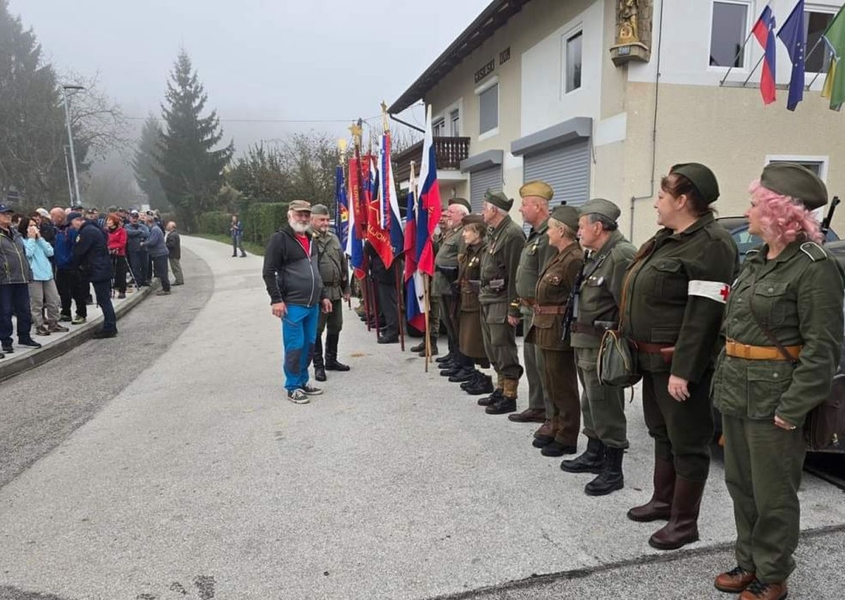 Tradicionalni spominski pohod je bil dobro obiskan.