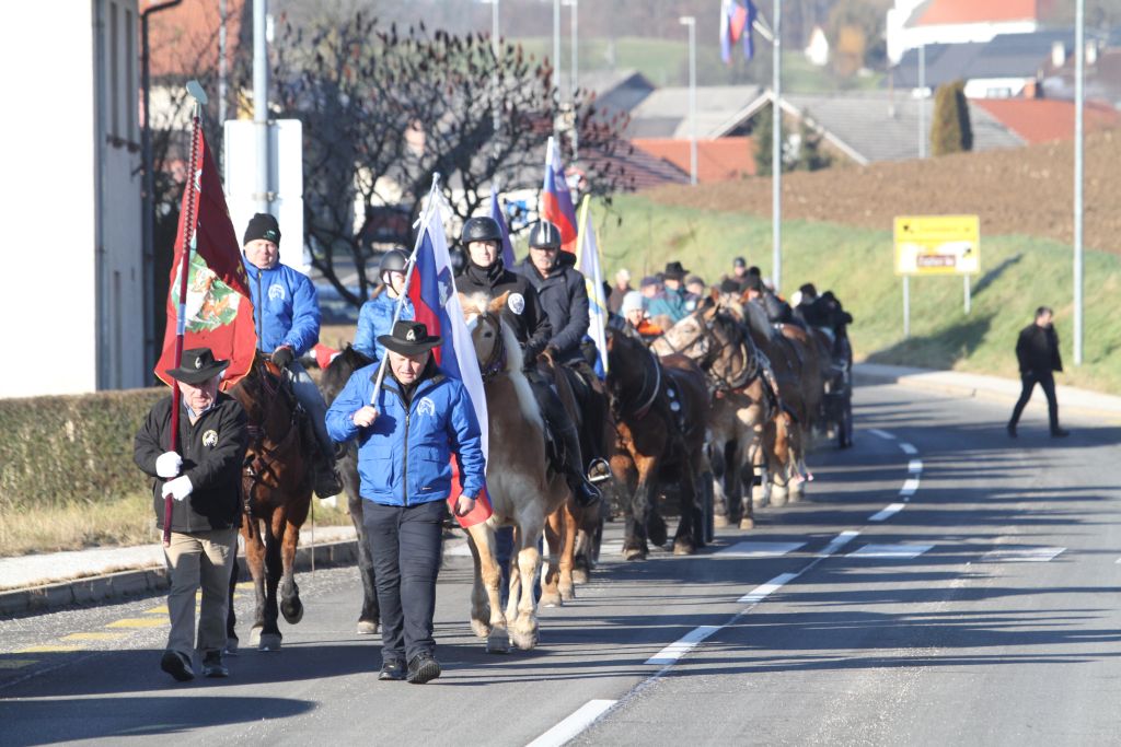 Povorka konj skozi Štefan