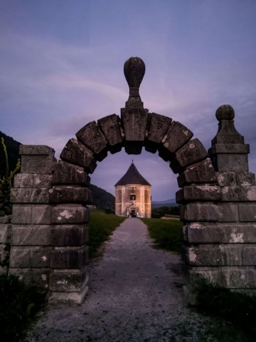 Eno od prizorišč bo spet Hudičev turn v Soteski. (Foto: arhiv DL)