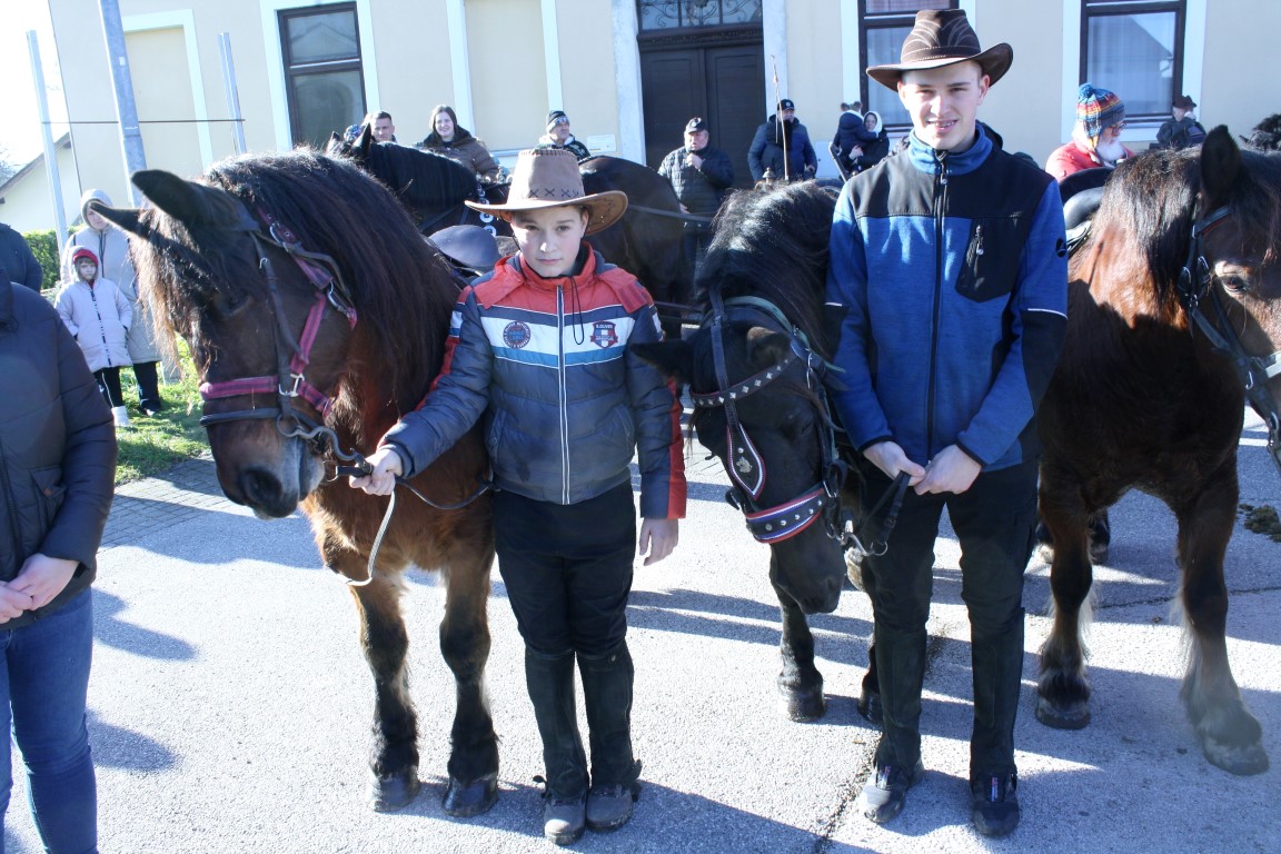 Mladi konjeniki nadaljujejo kapelsko tradicijo.