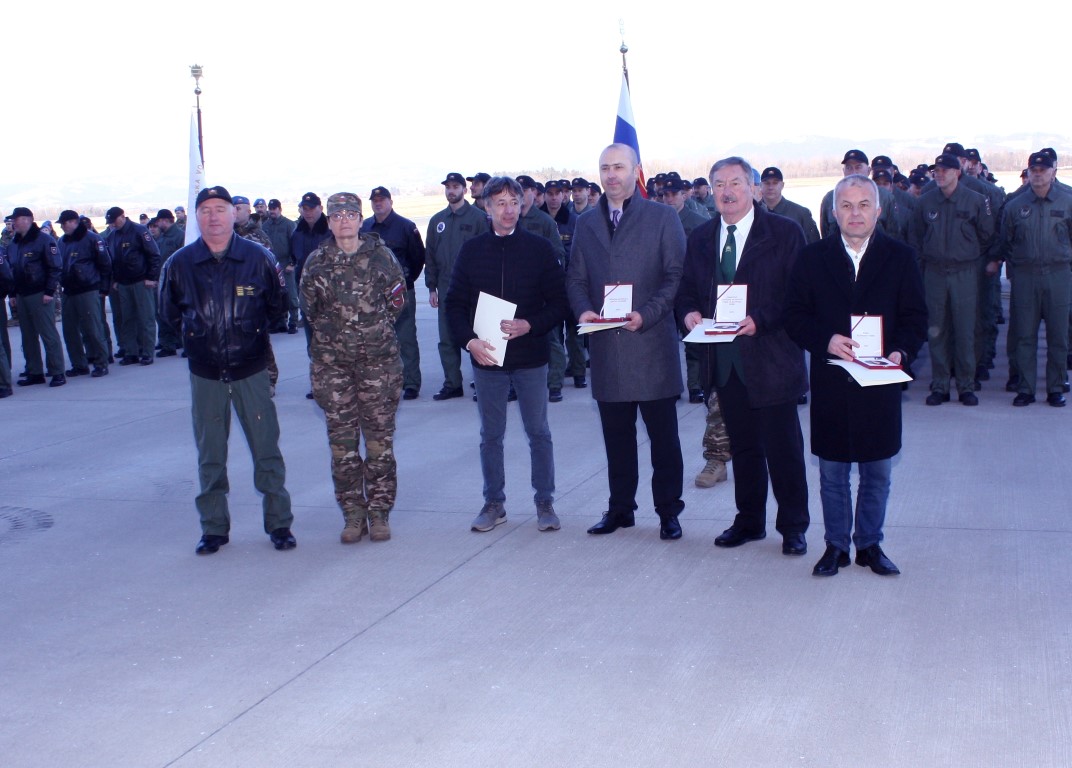 Podelili so priznanja 15. brigade vojaškega letalstva in zračne obrambe.