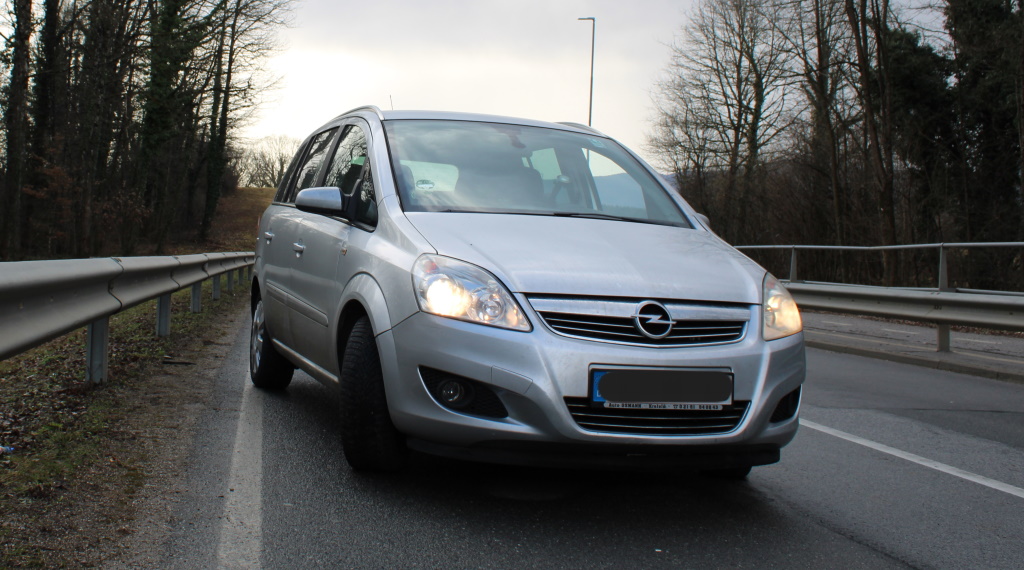 Zasežena Opel zafira (Foto: PP Črnomelj)