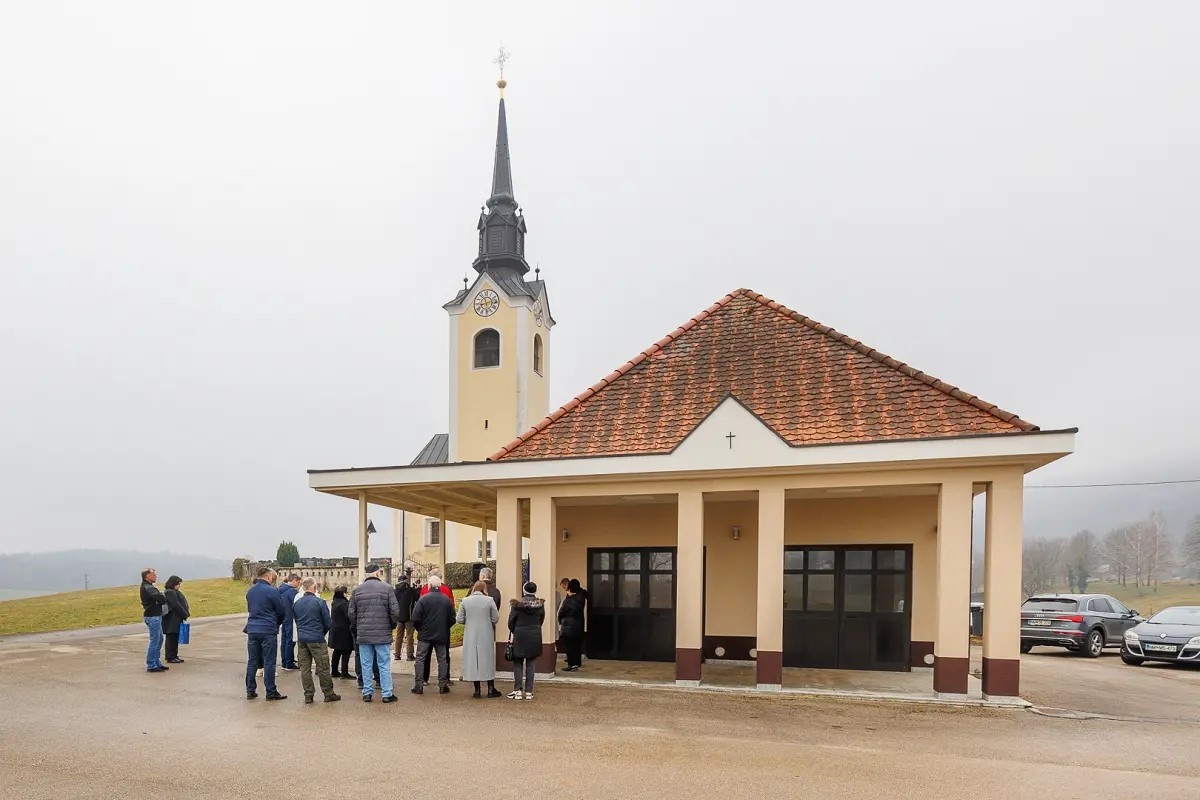 Prenovili mrliško vežico